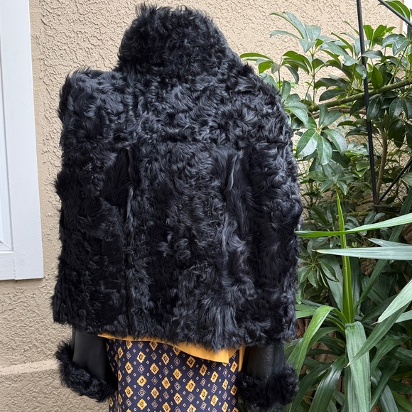 Vintage Women's Black Shearling Jacket - Picture 11 of 12